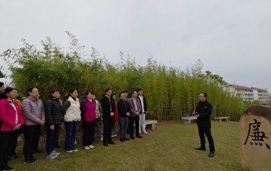 纪监审党支部、财务处党支部联合开展 “植此青绿，不负春光”植树节主题党日活动