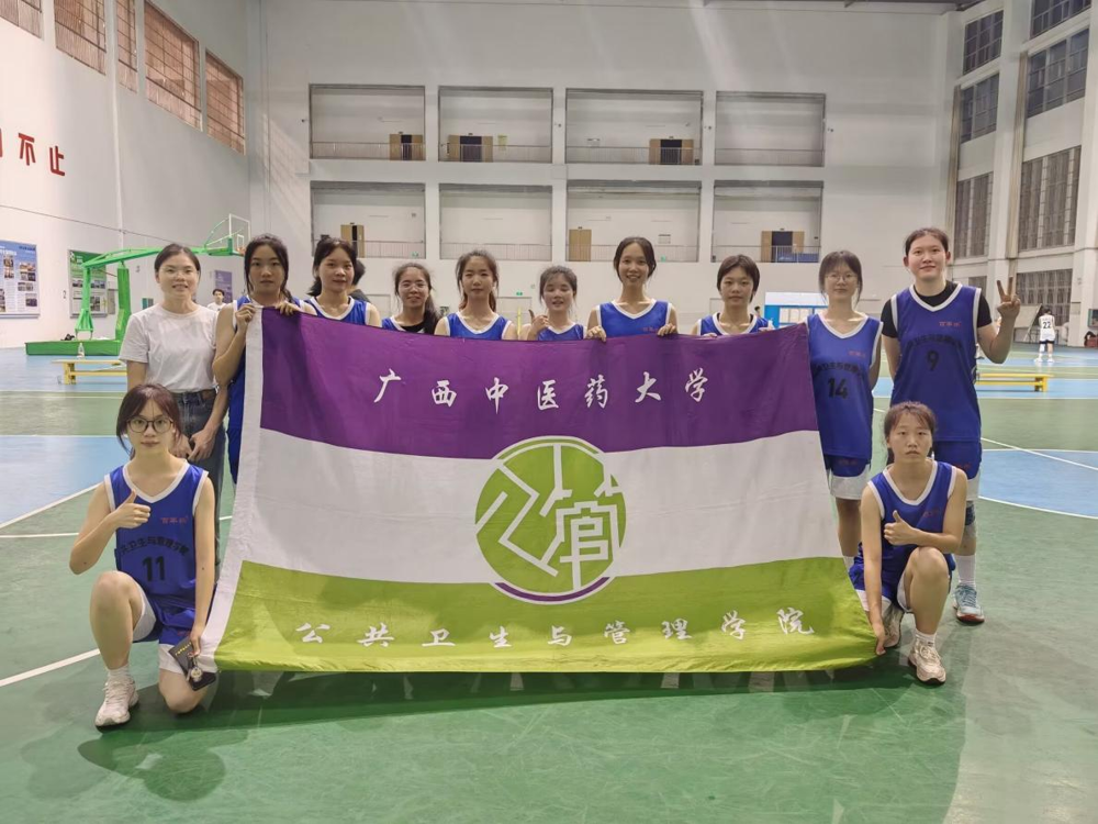 女子组合影留念