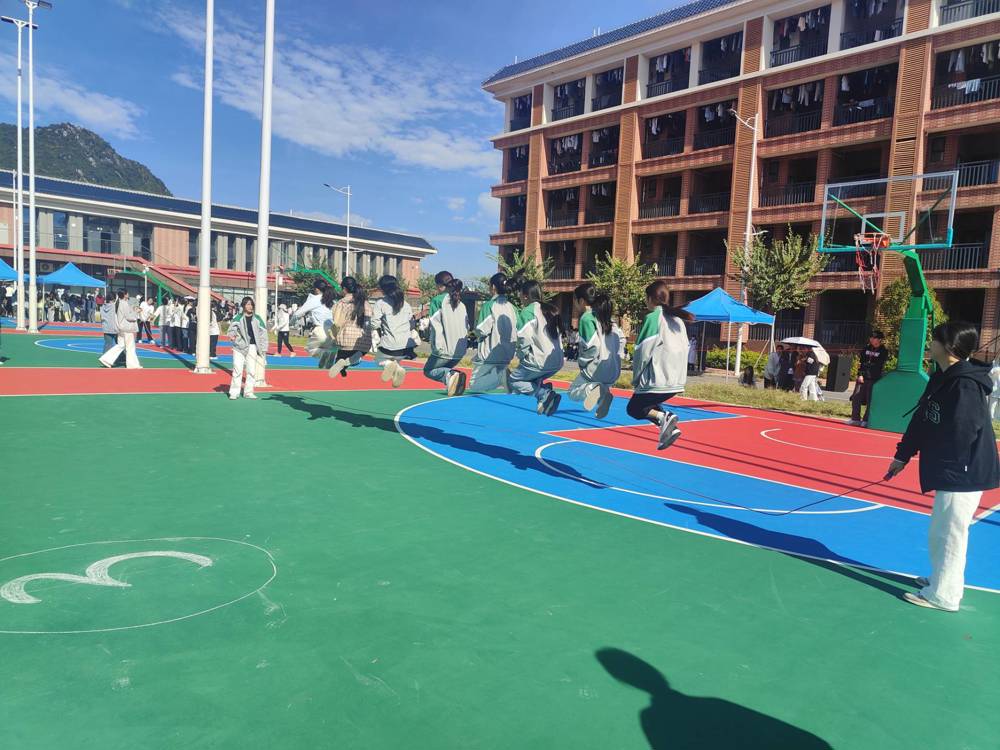 十人跳大绳比赛