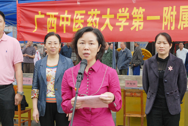 一附院党委书记李敏智在物品捐赠仪式上讲话