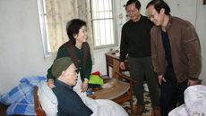 基础医学院春节走访慰问退休老教师