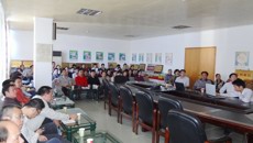 药厂党委组织收看警示教育专题纪录片