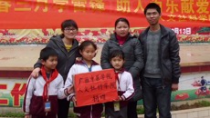 人文社科学院学生到南宁市扶壮小学开展学雷锋活动