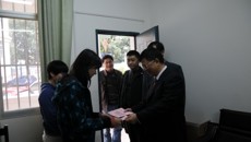 直属党委领导慰问壮医药学院困难学生党员