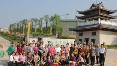 制药厂组织离退休老同志参观学校仙葫校区