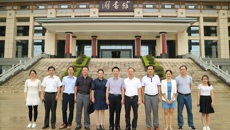 恭城县领导班子带队到Beat365开展瑶医药合作座谈