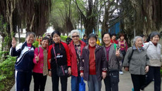 离退处组织离退休女职工踏青庆“三八”