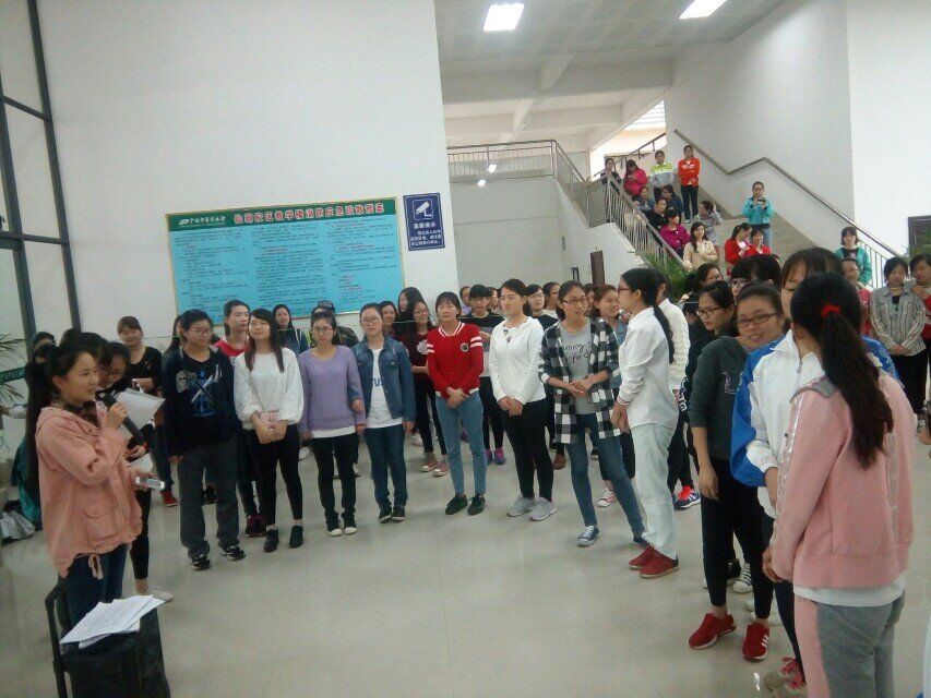 主持人介绍游戏规则