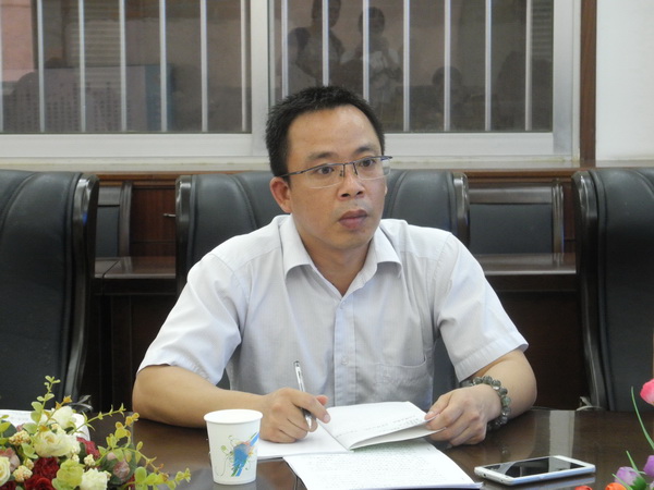 大学纪委副书记、监察室李月发主任参加座谈会