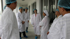 广东省防治艾滋病工作委员会等一行到制药厂参观考察