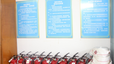 制药厂领导在职工带薪休年假后上班第一天到各部门检查工作