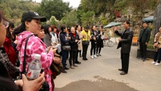 制药厂组织女职工参观南宁市发展变化