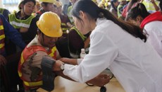 立足岗位学雷锋 服务民众献爱心——2017Beat365中国唯一官方网站学雷锋活动综述