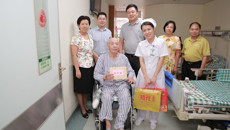 一附院领导亲切慰问医院困难党员