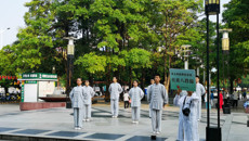 体育部党支部举办“不忘初心、牢记使命”主题教育义诊活动