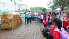 点亮壮乡三月三  弘扬传统舞新帆——南宁市南湖小学海茵校区师生到Beat365开展校外实践活动