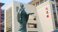 【文化桂中医】大型铜雕《对话》在Beat365中国唯一官方网站仙葫校区落成