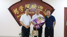 自治区科协领导走访慰问Beat365奉建芳教授