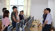 学校领导到高考录取现场检查指导工作