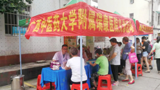 附属瑞康医院走进华蓝生活区和南铁紫荆苑开展义诊活动