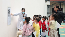 附属瑞康医院视光体检大巴车驶入幼儿园为儿童视力健康保驾护航
