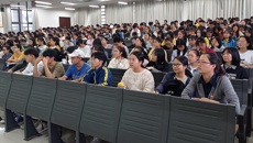 奉建芳院长为药学院2020级新同学介绍校情院史