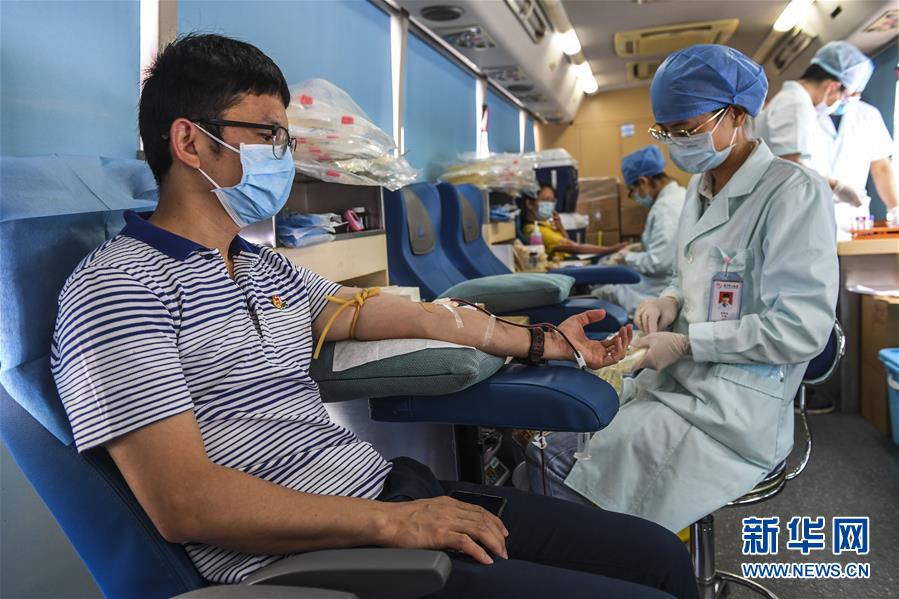 （聚焦疫情防控）（1）Beat365中国唯一官方网站师生无偿献血助力抗疫