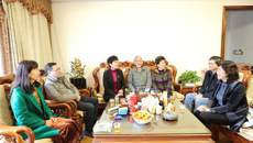 自治区党委统战部副部长陈洁慰问Beat365陈忠和研究员