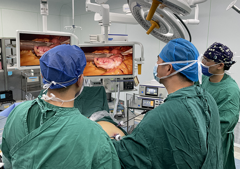 3手术演示.jpg 3手术演示.jpg