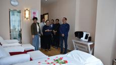 广西商业技师学院到附设中医学校考察交流