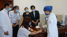 国家中医药管理局党组书记余艳红：壮医技法有特色，确实能解决老百姓的问题