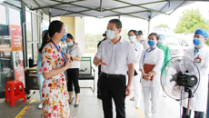 附属广西国际壮医医院院长岳桂华到发热门诊检查工作