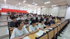 药学院开展校园新闻摄影培训