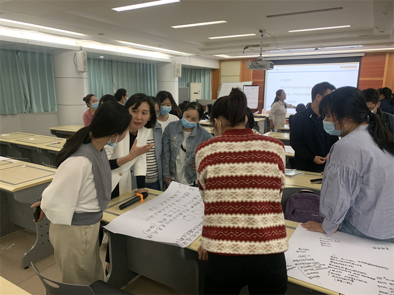 3.分组讨论交流.jpg 3.分组讨论交流.jpg