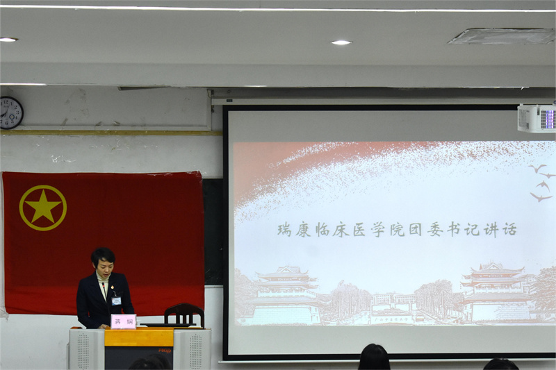 团委书记蒋娴老师讲话.jpg 团委书记蒋娴老师讲话.jpg