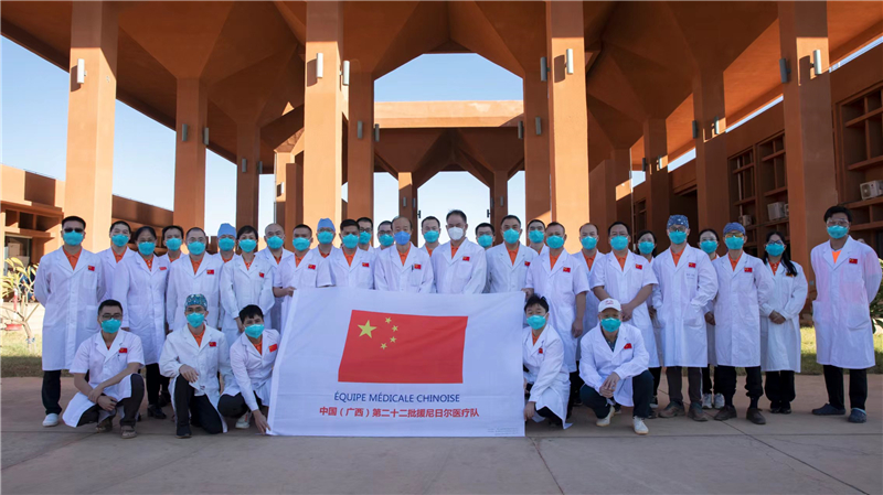 6.第22批中国(广西)援尼日尔医疗队合影.jpg