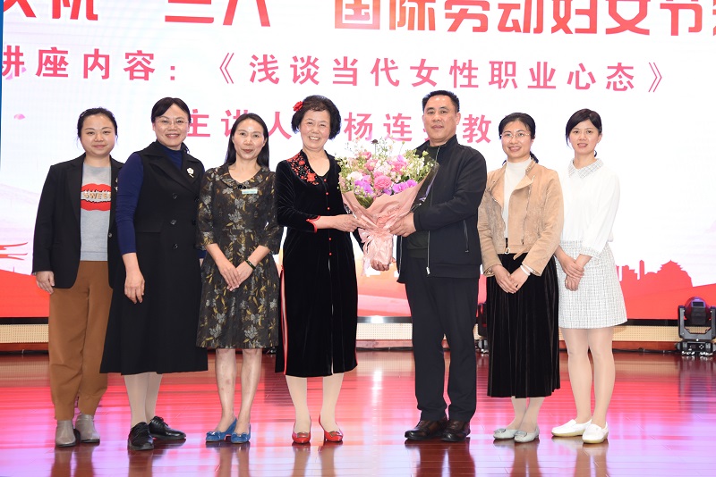 合影.jpg 合影.jpg