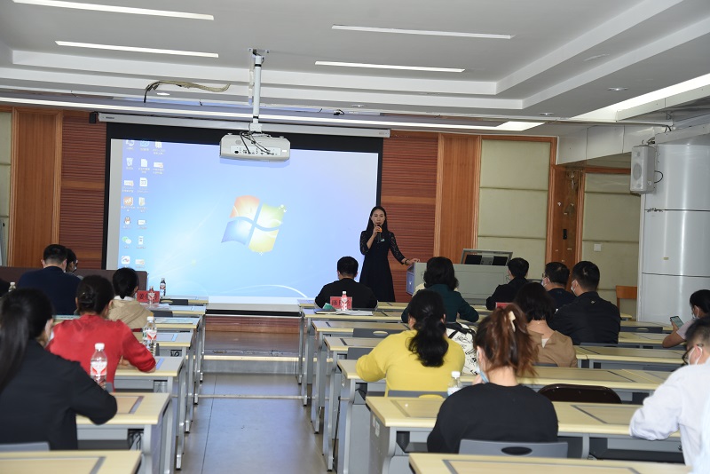 党委副书记、副院长陈日兰现场指导.JPG 党委副书记、副院长陈日兰现场指导.JPG