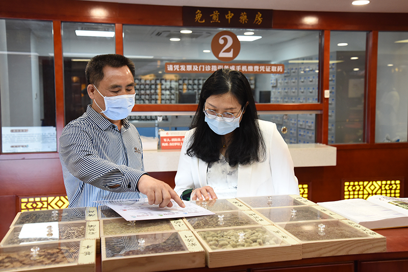 4参观中医药博物馆.jpg 4参观中医药博物馆.jpg