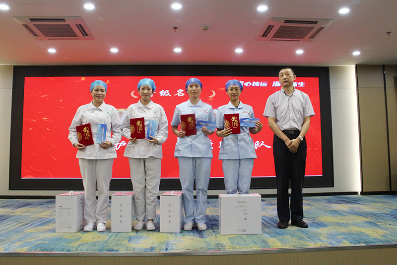4刘旭东主任颁奖.jpg 4刘旭东主任颁奖.jpg