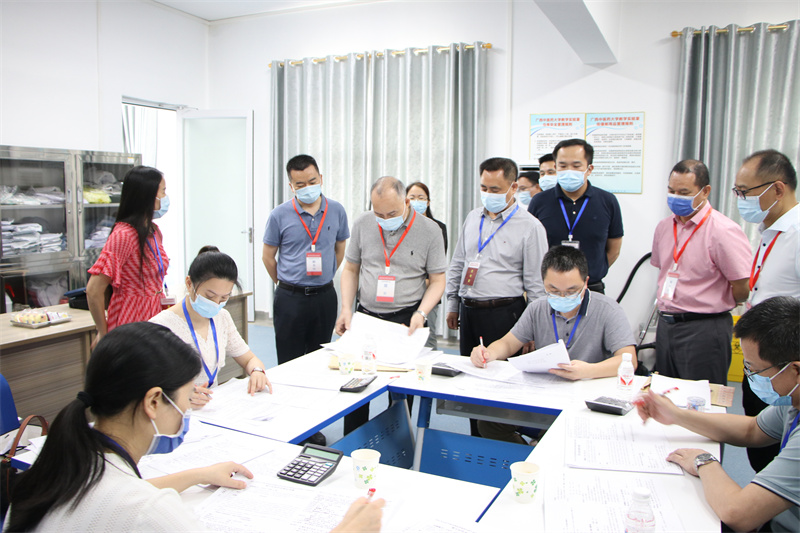 考官巡考 (1).jpg