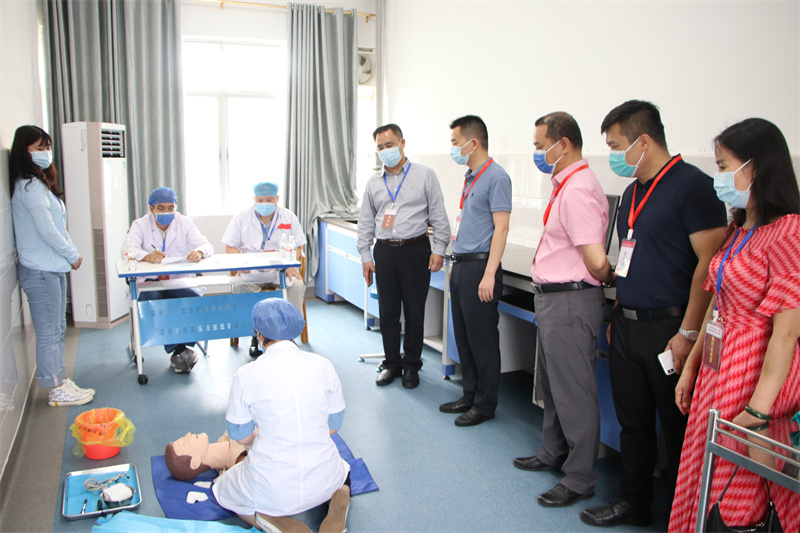 考官巡考 (2).jpg