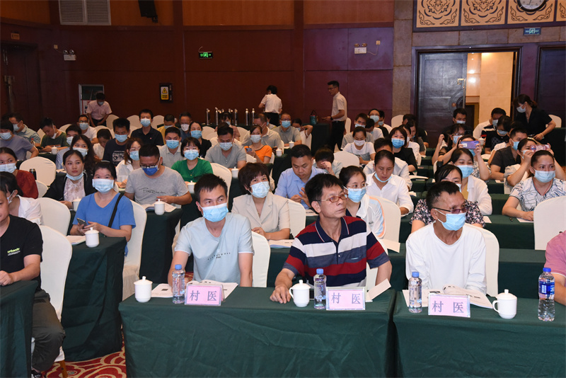 7.村医认真学习培训.jpg 7.村医认真学习培训.jpg