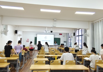 外语部罗梅老师开展经典英文歌曲的文化解读讲座