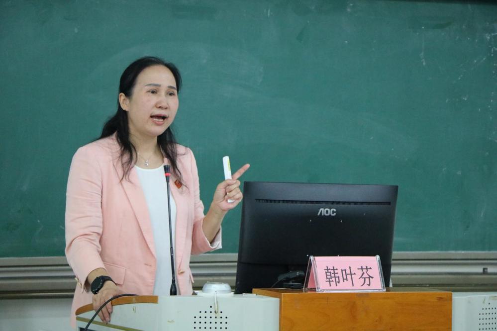 韩叶芬院长发表讲话