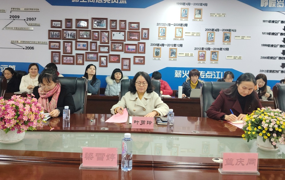 叶勇玲代表班子作总结