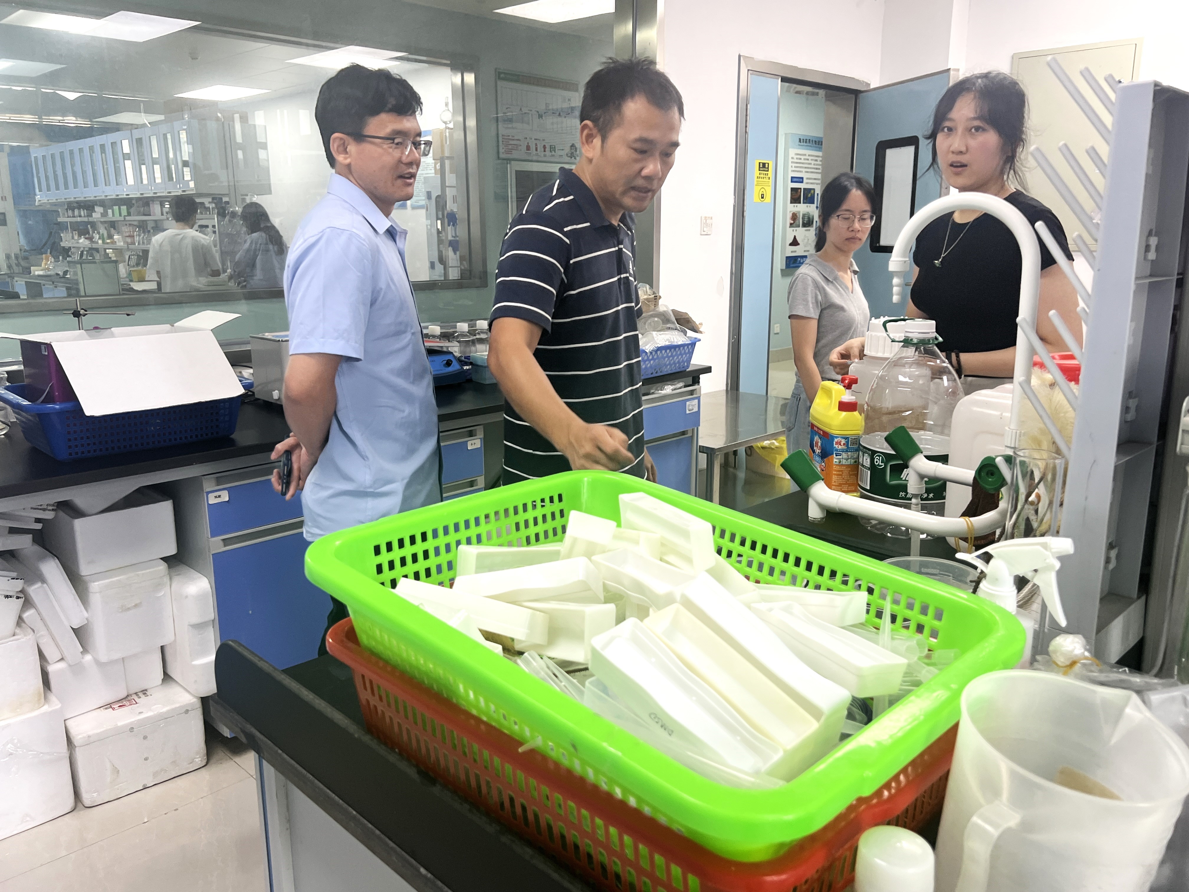 实验室安全卫生检查现场（一）