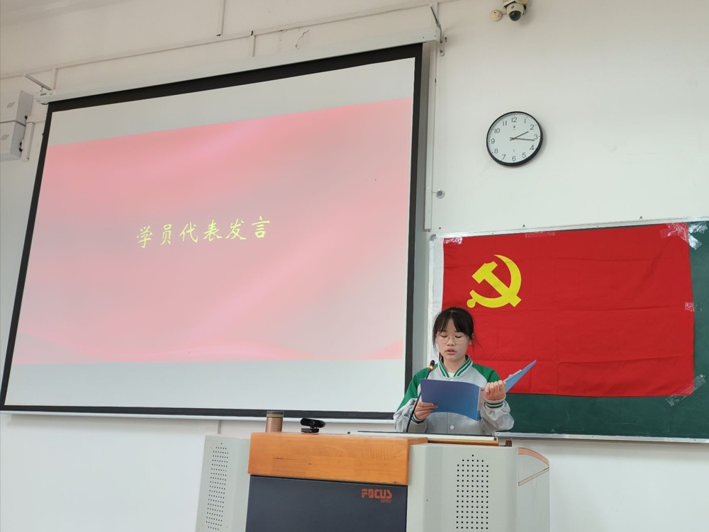 学员代表覃冬梅发言 学员代表覃冬梅发言