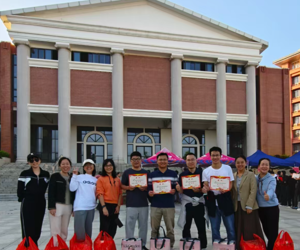 第九届教职工登山健步走活动