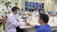 许家栋教授到附属瑞康医院中医经典病房临床查房